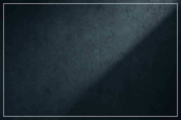 Monochrome Fläche mit sanftem Schattenverlauf, kühle Oberfläche, reduzierte Struktur, keine Menschen.